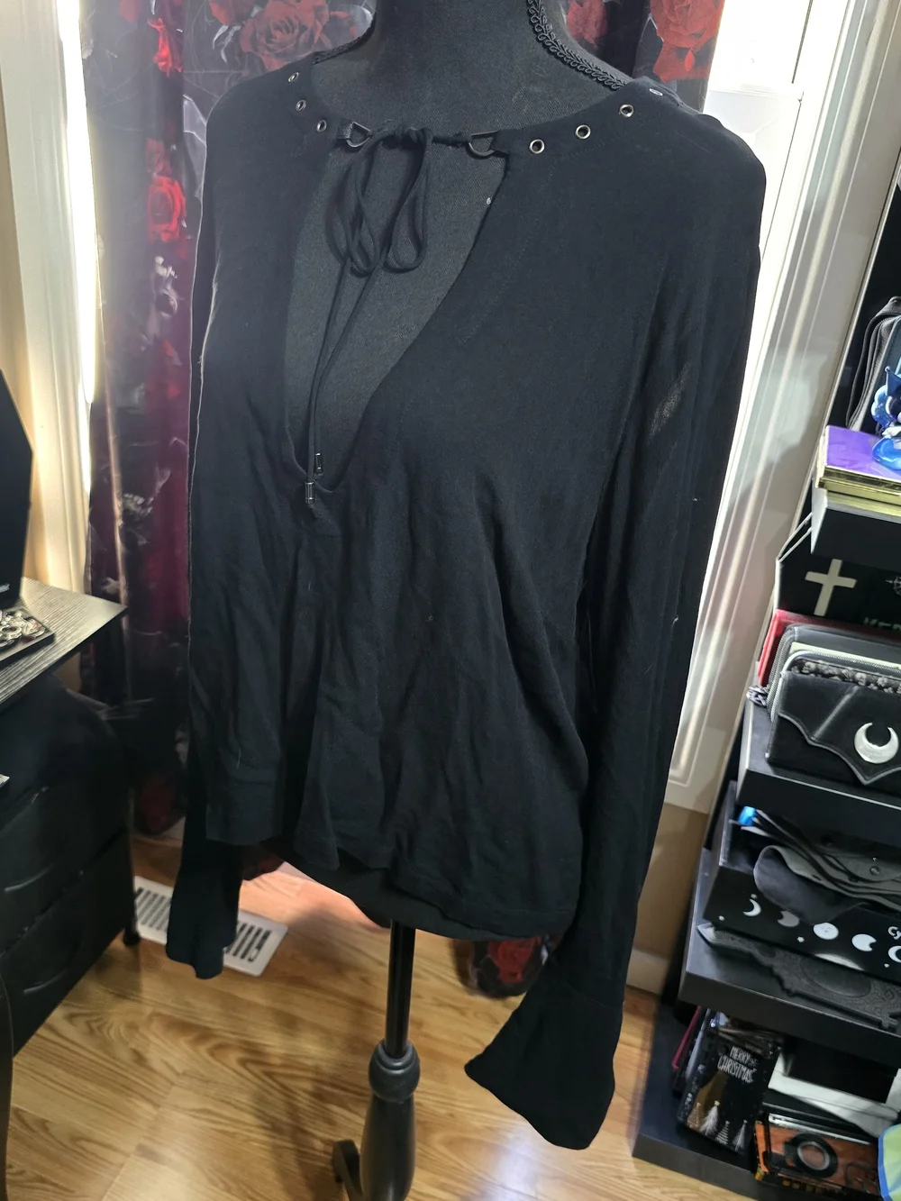 Free People "Jump To The Beat" Black Tie-Front V-Neck Long Sleeve Top - Picture 5 of 9
